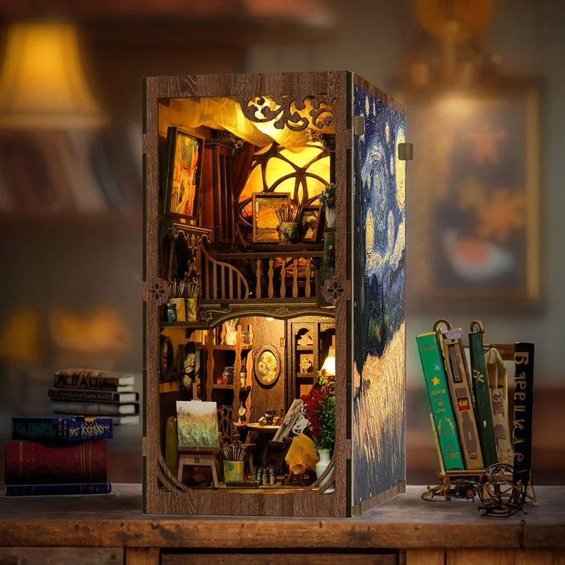 Book Nook Van Gogh