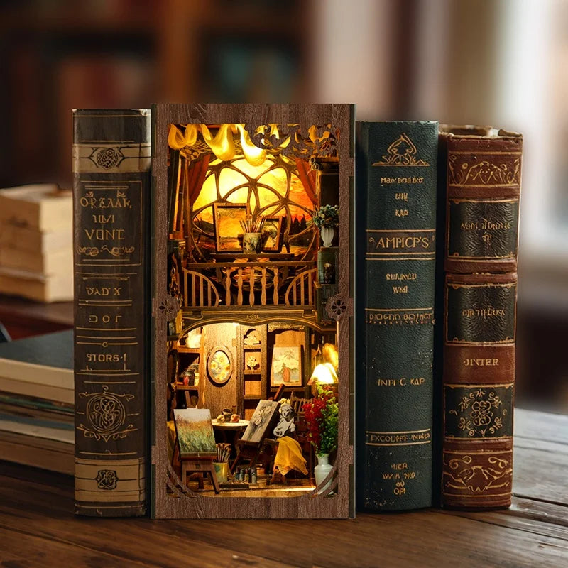 Book Nook Van Gogh