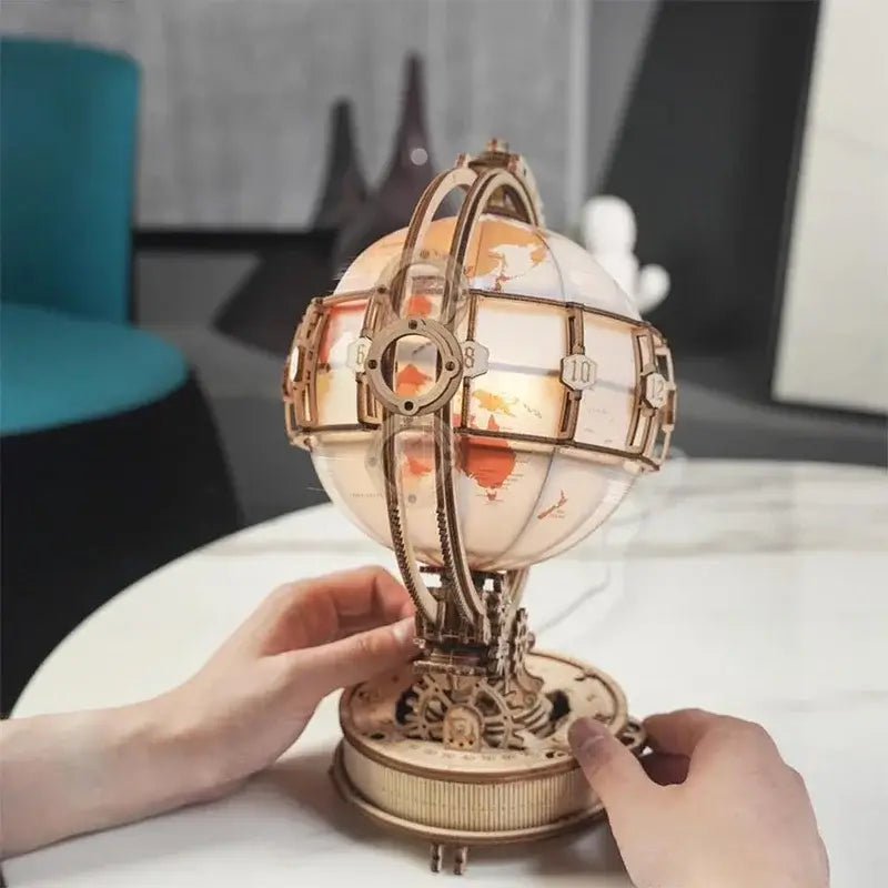 Maquette globe lumineux en bois